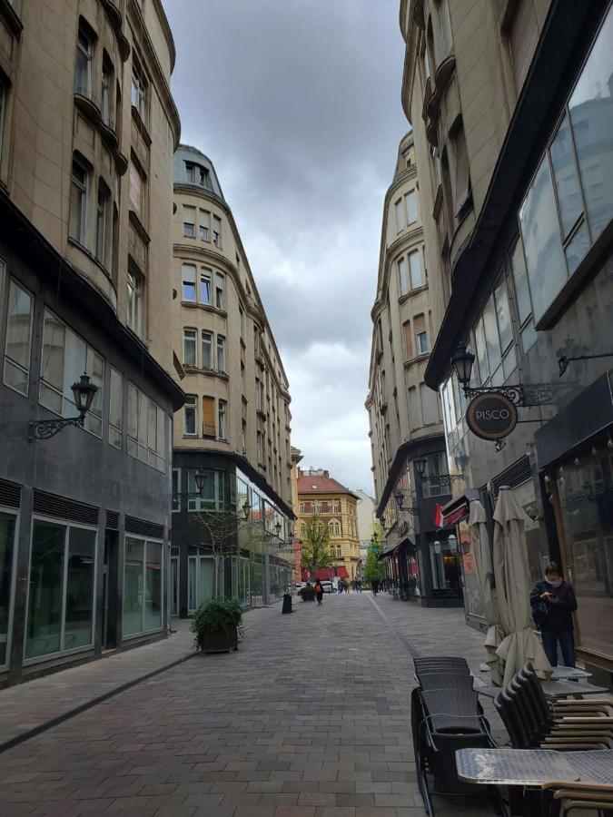 Budapest Walking Street-T المظهر الخارجي الصورة